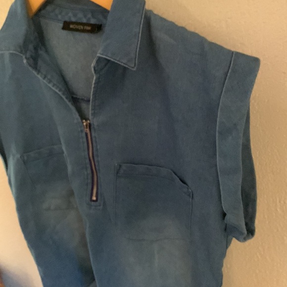 Soft denim cuffed sleeve crop tee. Size m. - Picture 5 of 5